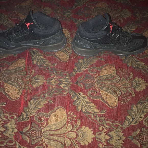 Jordan 11’s low ie - Picture 2 of 5